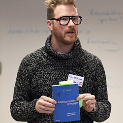 Björn presenterar boken Lösningsfokuserade pedagogik.